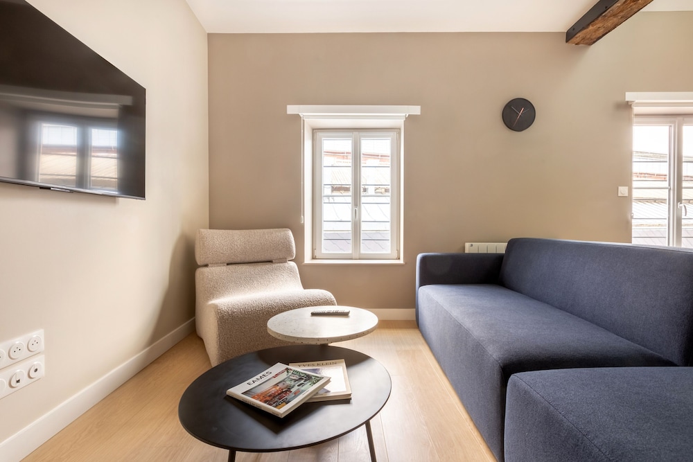 Apartment, Ensuite, City View - Photo 9
