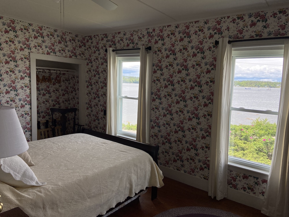 Classic Suite, 1 King Bed, Kitchen photo 1