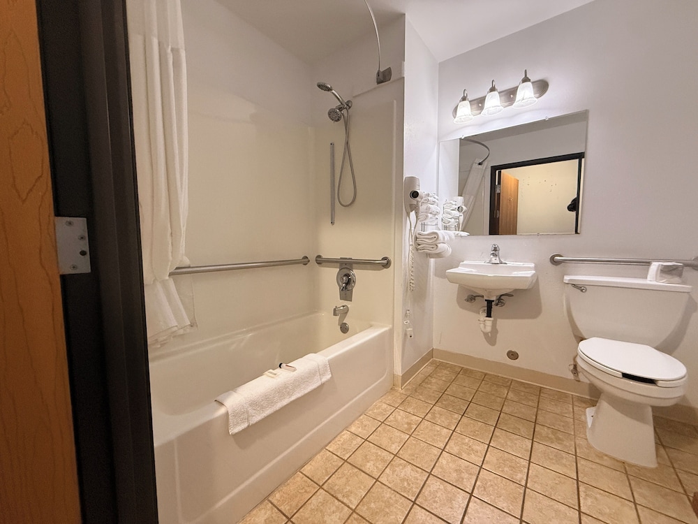 Westwood Inn & Suites Kimball I 90, Photo 10
