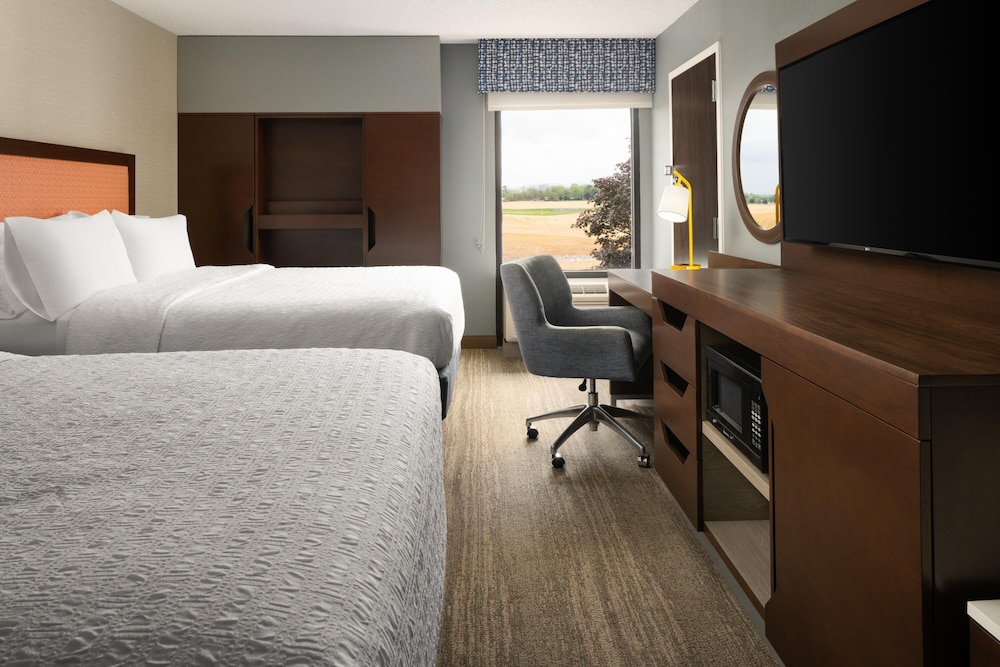 Room, 2 Queen Beds, Refrigerator & Microwave - Photo 1
