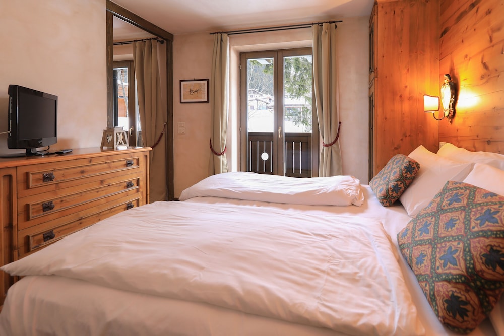 Superior Quadruple Room, Mountain View photo 1