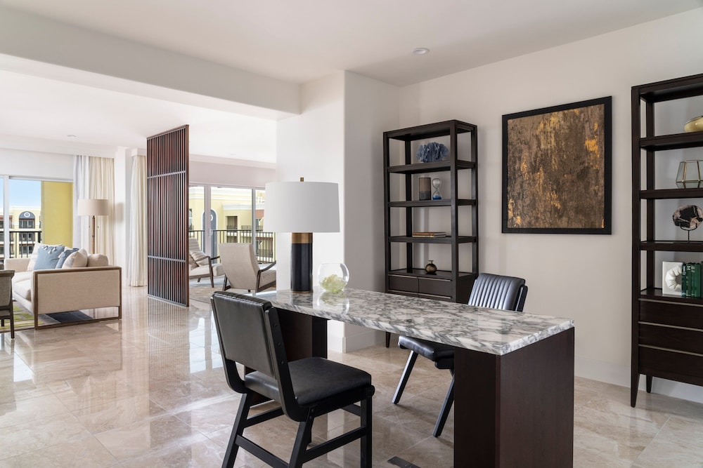 Club Suite, 1 King Bed, Oceanfront