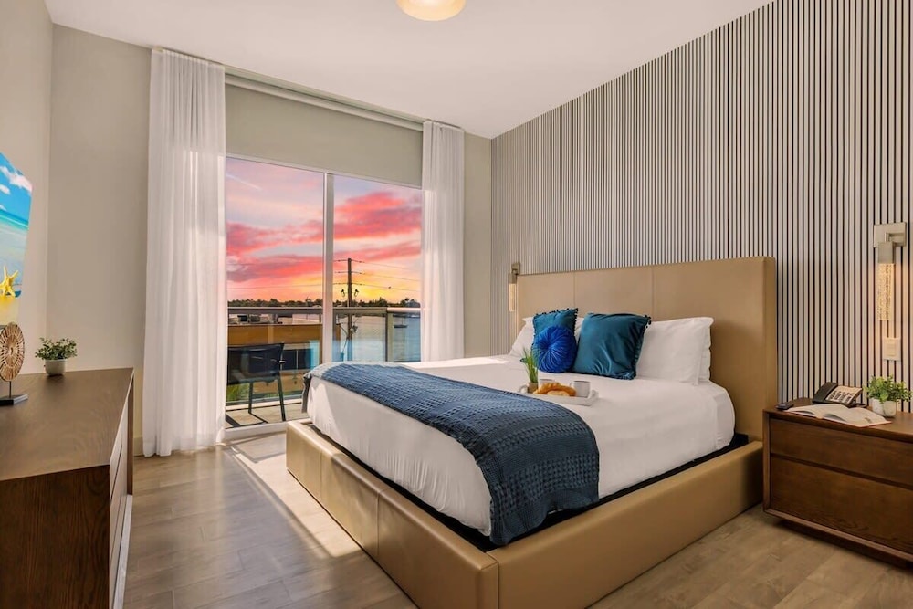 Condo, 2 Bedrooms, Balcony, Bay View (+ Den / King)