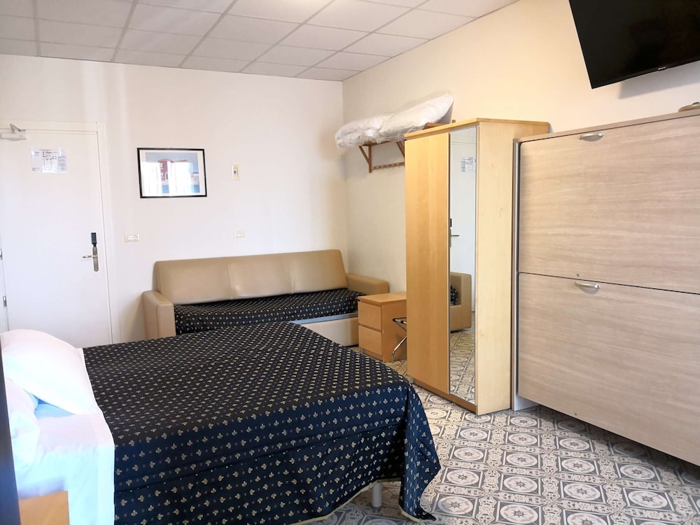 Quintuple Room (2 pax) photo 3