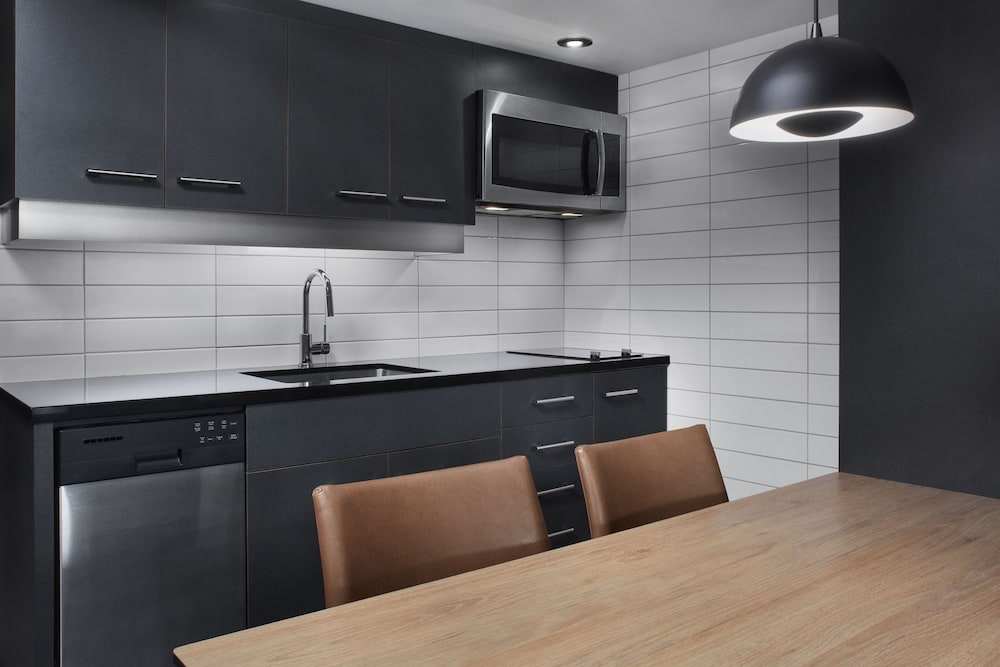 Loft, 1 King Bed, Kitchen - Photo 6