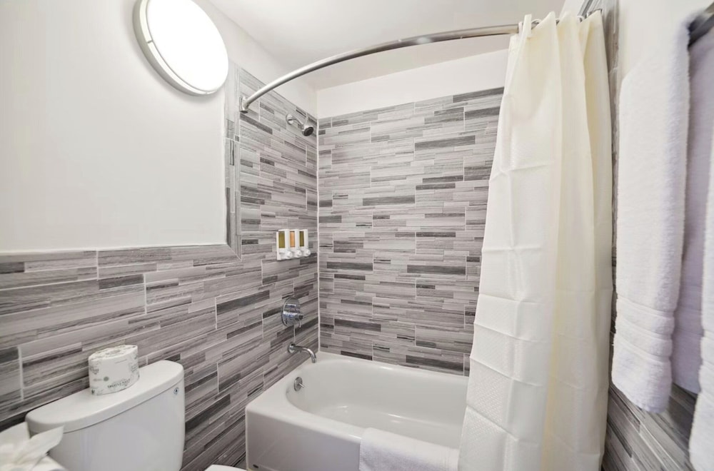 Deluxe Room - Photo 9