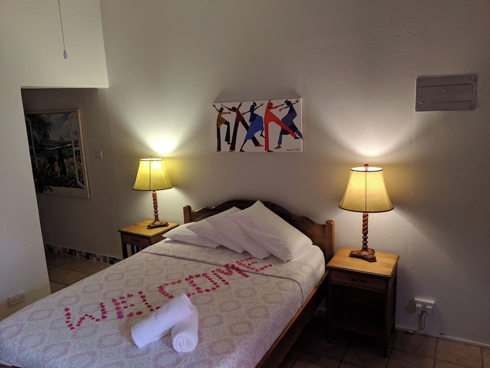 Standard Room, 1 Queen Bed, Garden View