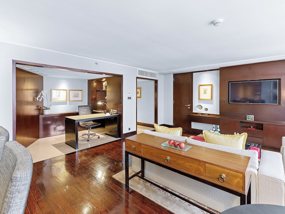Oriental Suite, Suite