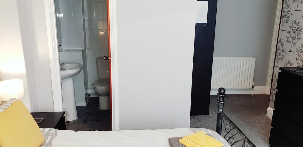 Double Room, Ensuite, Partial Sea View (ROOM ) photo 2