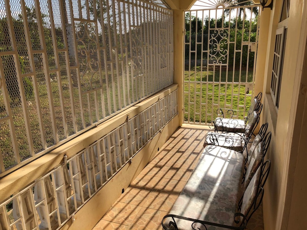 Comfort Apartment, 1 Queen Bed with Sofa bed, Non Smoking, Garden View photo 3