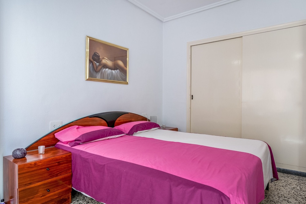 Apartamento, 3 habitaciones, balcón, junto a la playa