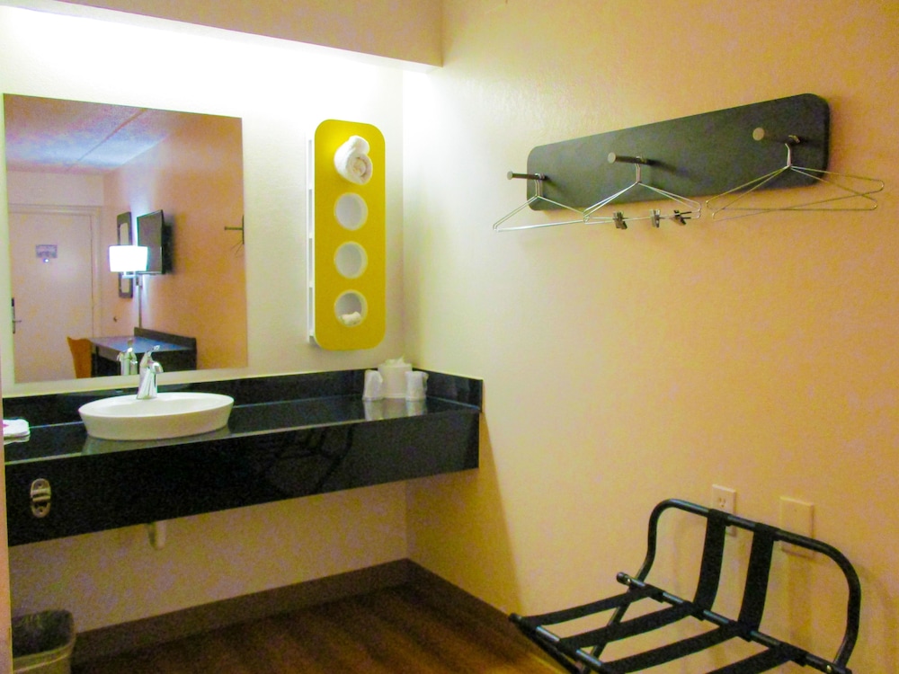 Standard Room, 2 Double Beds, Non Smoking - Photo 12