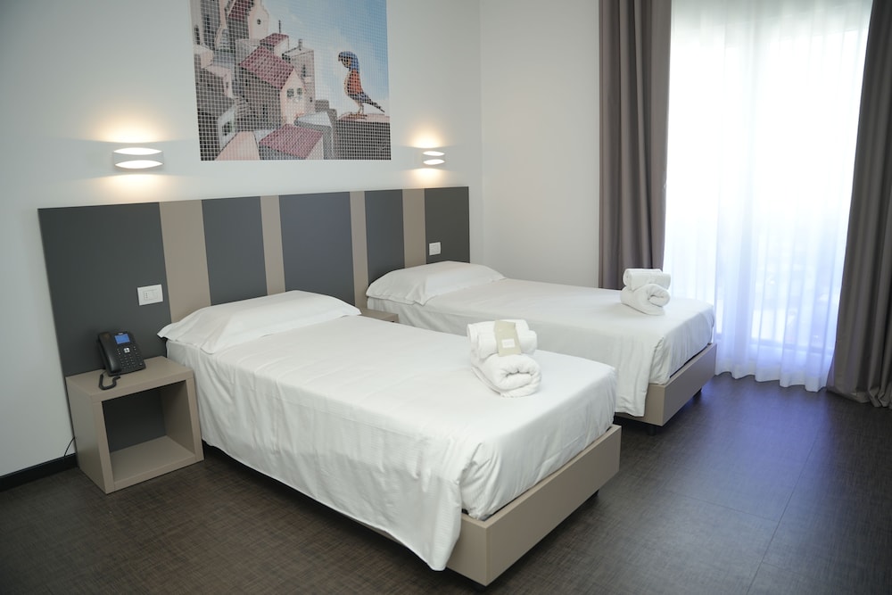 Double or Twin Room - Photo 6