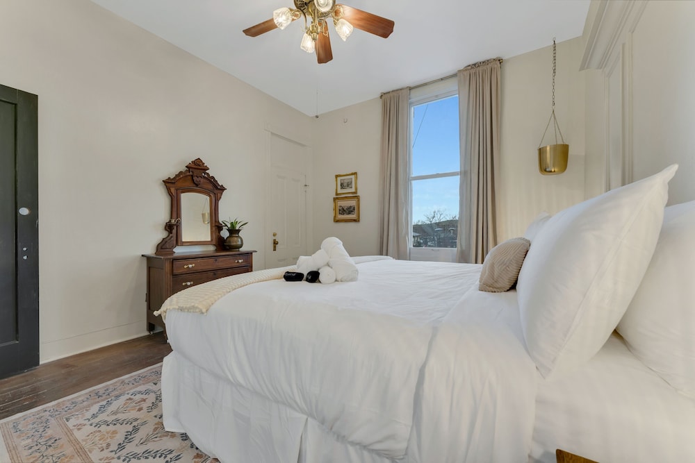 Two Room King and Queen - Suite 15 photo 2