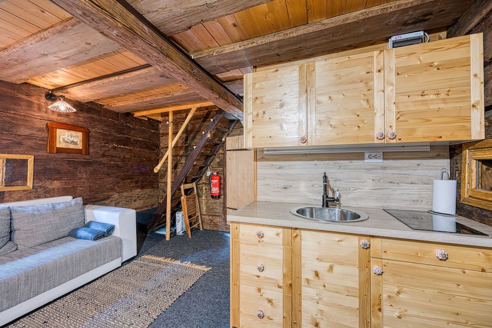 Family Chalet, Multiple Bedrooms (Sweet Dream Cottage) photo 3