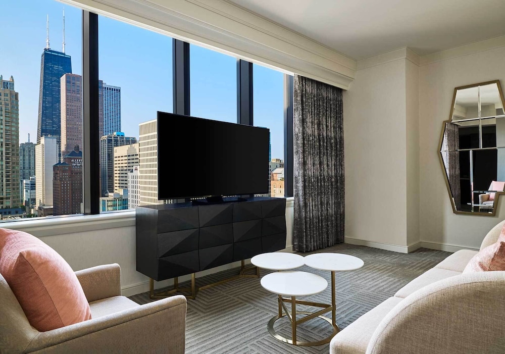 Superior Suite, 1 King Bed with Sofa bed
