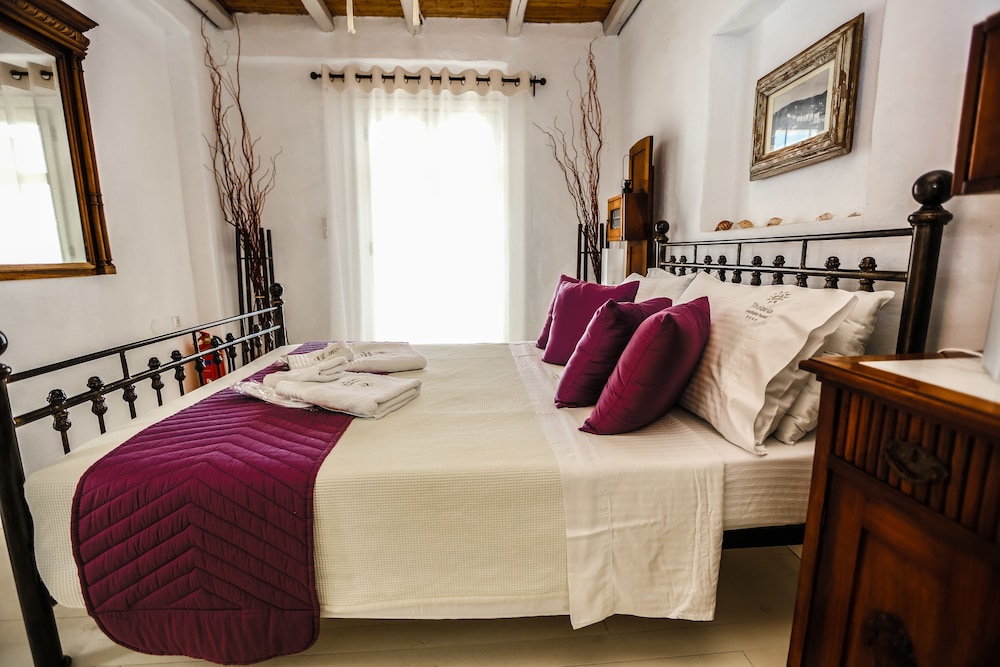 Deluxe Suite, 2 Bedrooms, Sea View (Tholos) photo 2