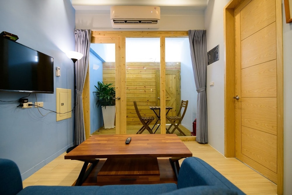 Family Studio Suite, 2 Bedrooms, Balcony photo 2