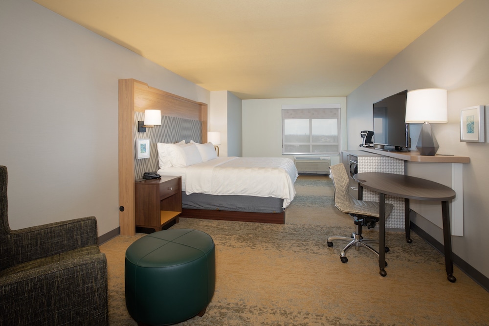 Standard Room, 1 King Bed - Photo 8