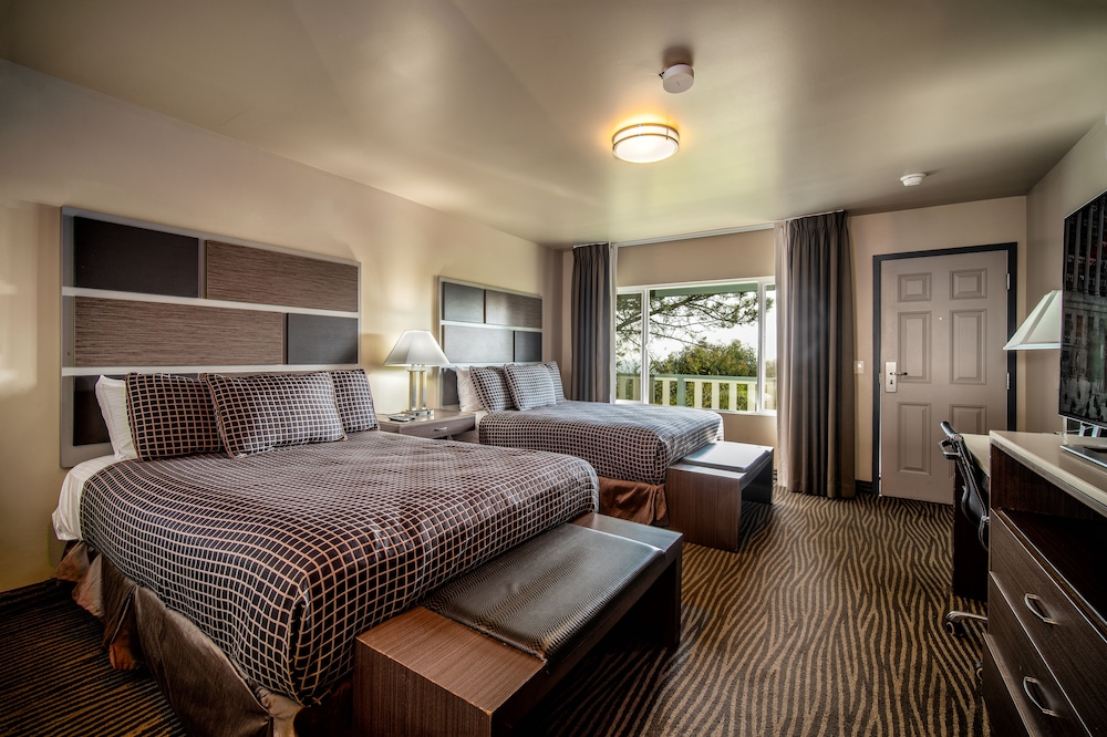 Deluxe Room, 2 Queen Beds, Ocean View photo 1