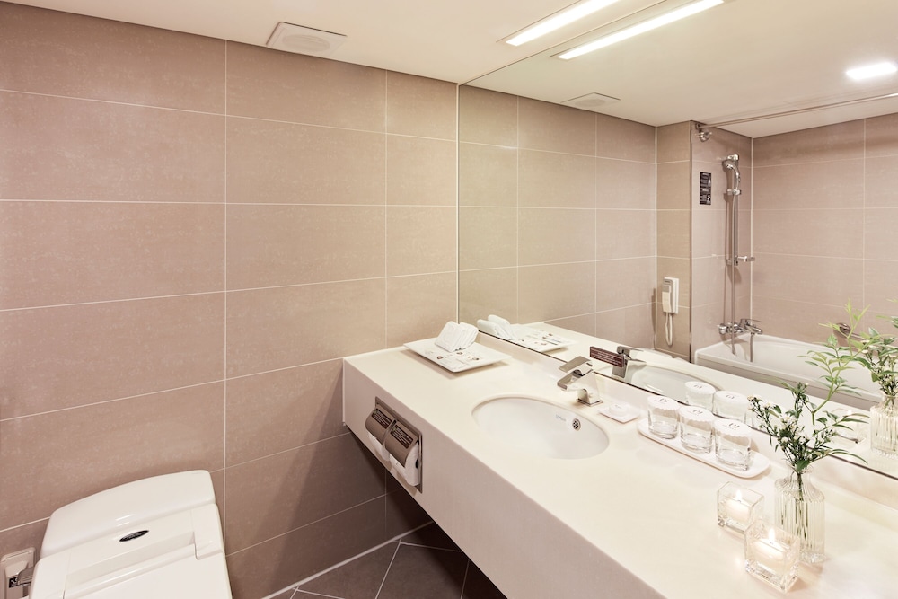 Standard Twin Room, Balcony - Photo 2