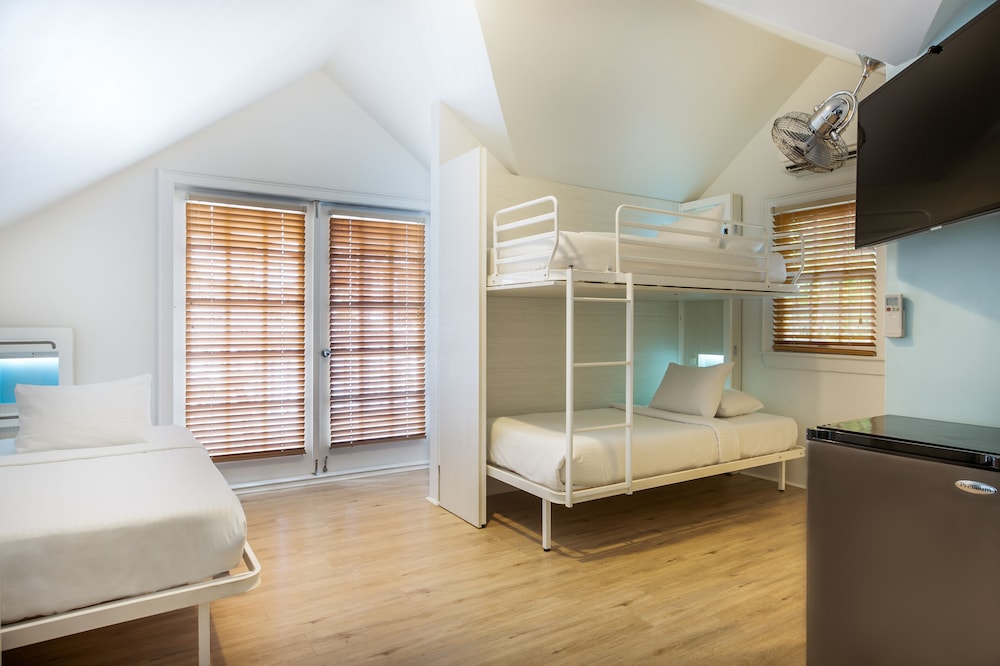 NYAH Private Room 5 Single Beds