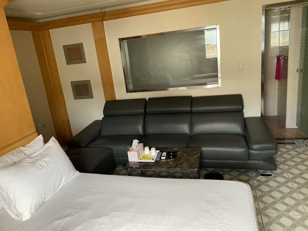 Deluxe Room - Photo 6