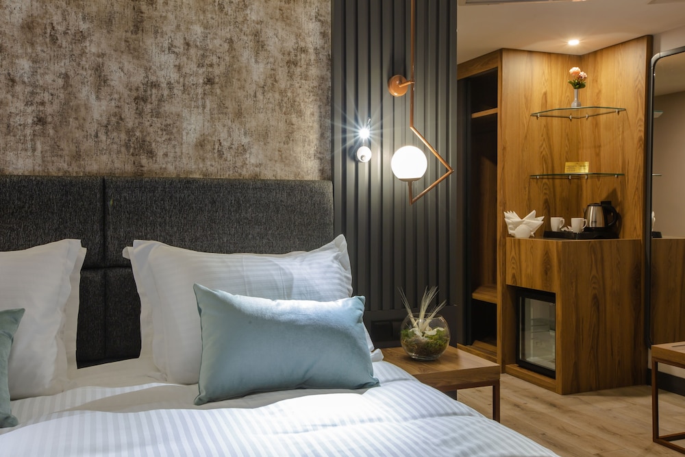 Economy Double Room - Photo 9