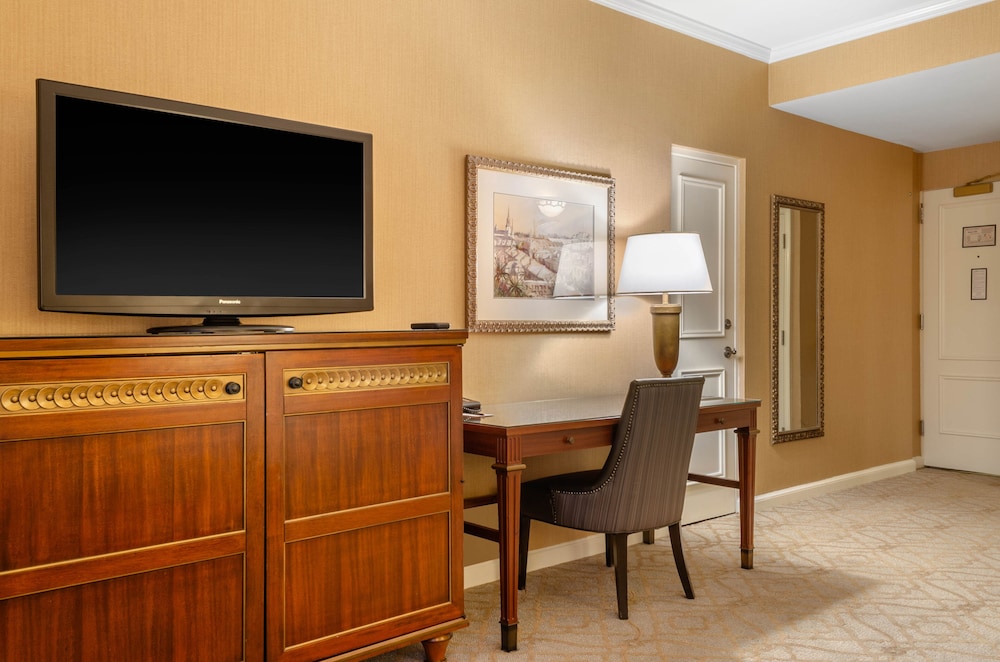 Premier Double Room, 2 Double Beds - Photo 8