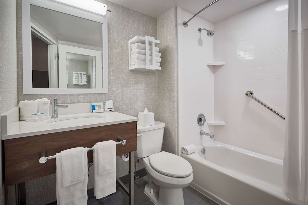 Superior Studio, 2 Queen Beds, Accessible (Hearing) - Photo 4