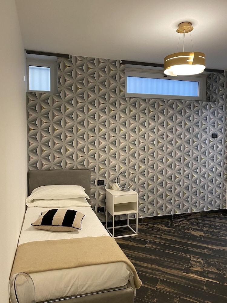 Basic Twin Room (4)