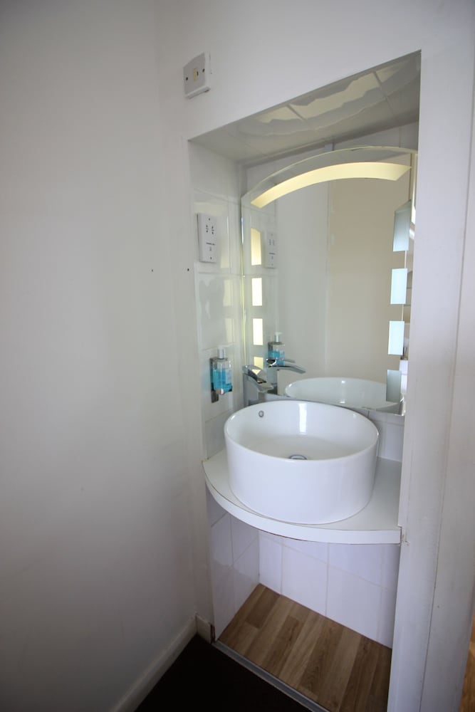 Basic Double Room Single Use, 1 Double Bed photo 2