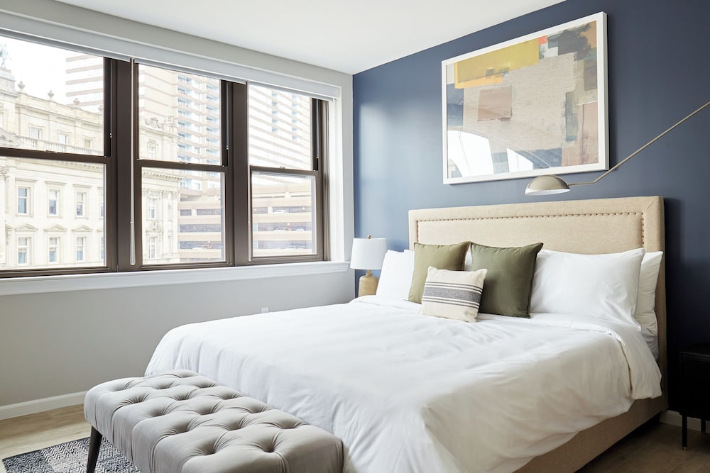 Deluxe Studio, 1 King Bed (Self Check-in with Virtual Front Desk) photo 1