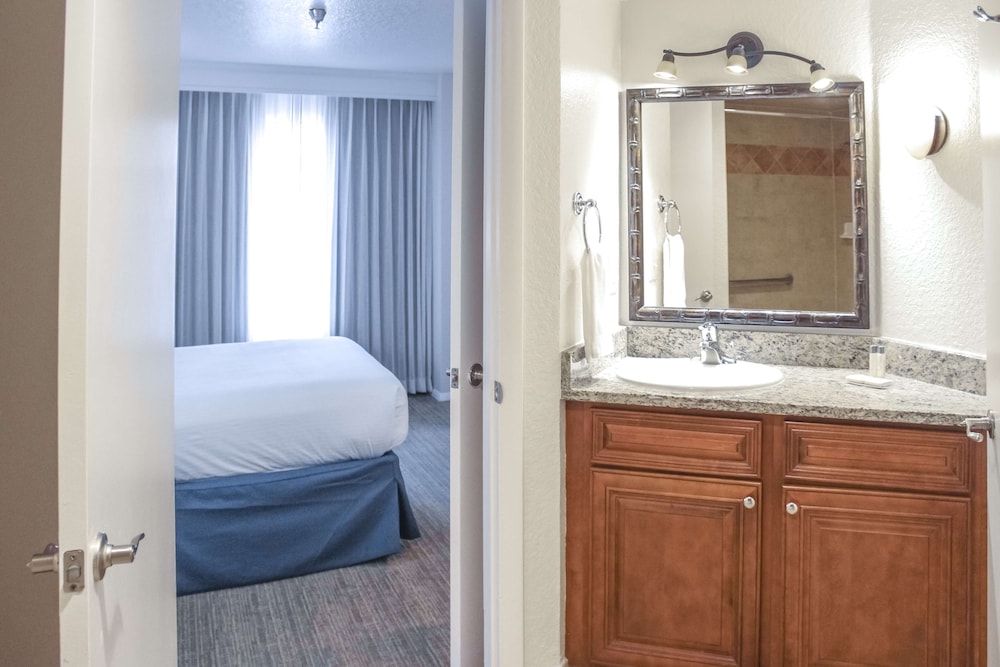 Room, 1 King Bed, Accessible (Mobility & Hearing, Roll-in Shower) - Photo 4