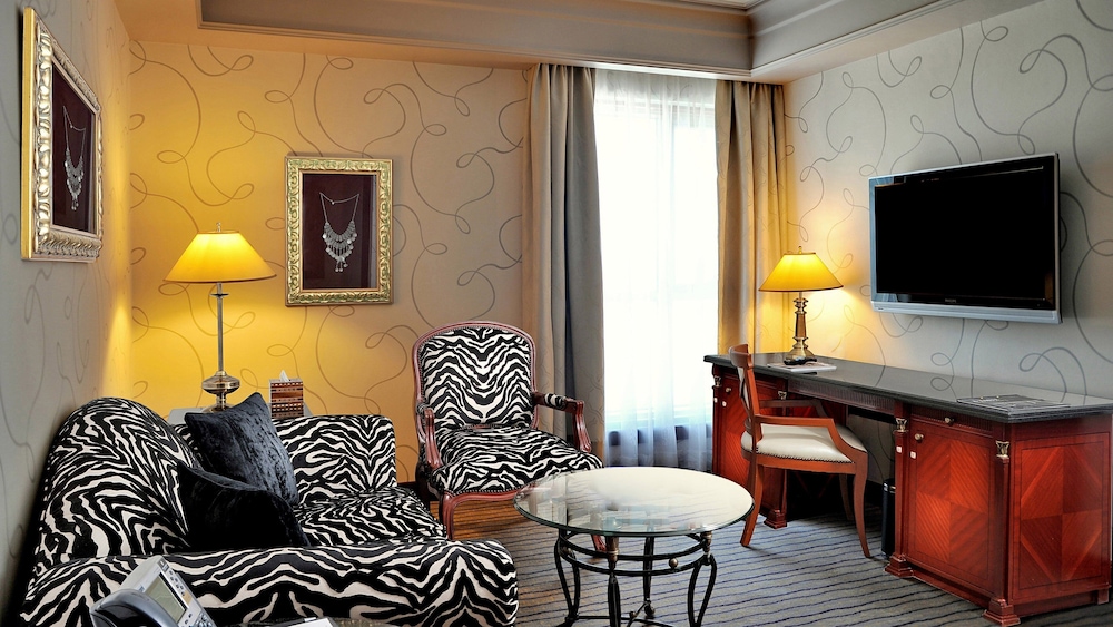 Business Suite, 1 King Bed (Club)