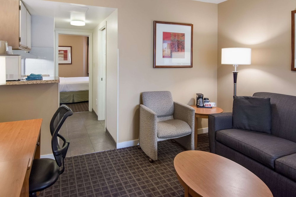 Suite, 1 King Bed with Sofa bed, Non Smoking, Kitchenette (with Sofabed) - Photo 2