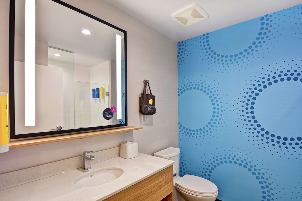 Room, 1 King Bed, Accessible (Hearing) - Photo 11
