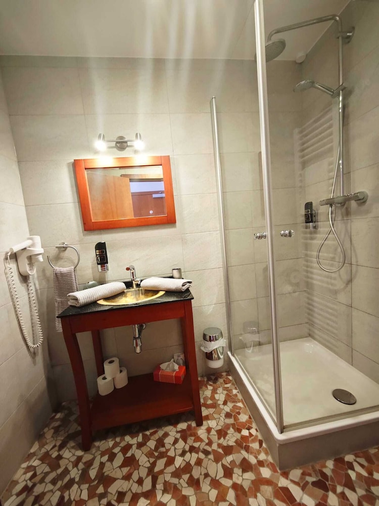 Basic Double Room photo 2