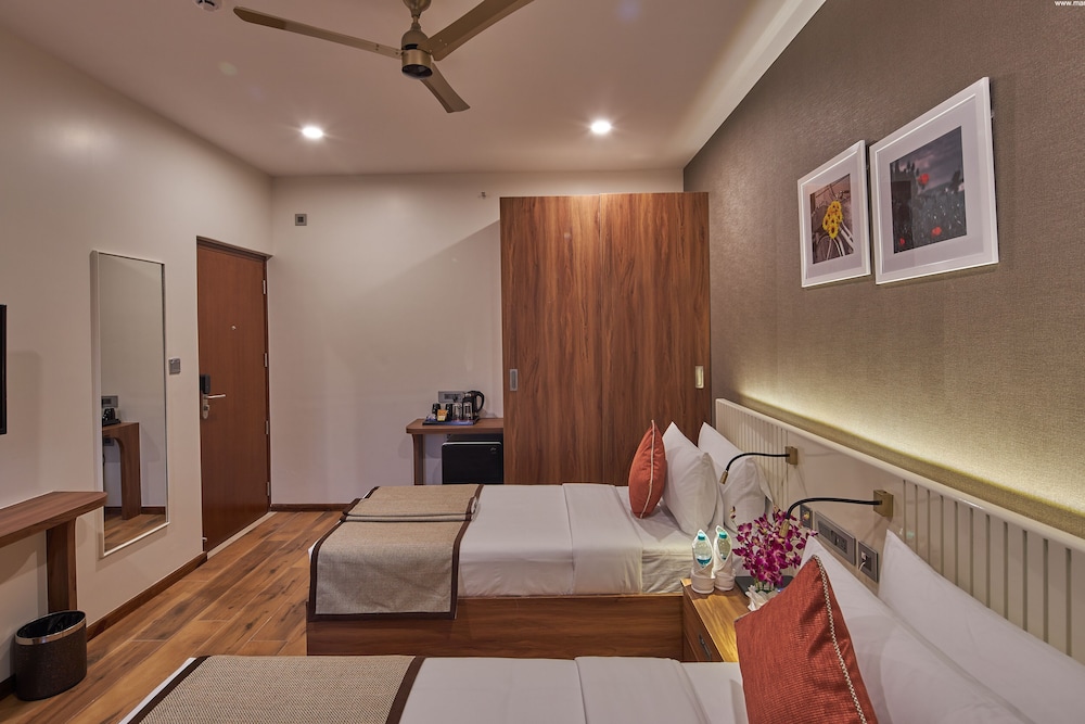 Premium Twin Room - Photo 4