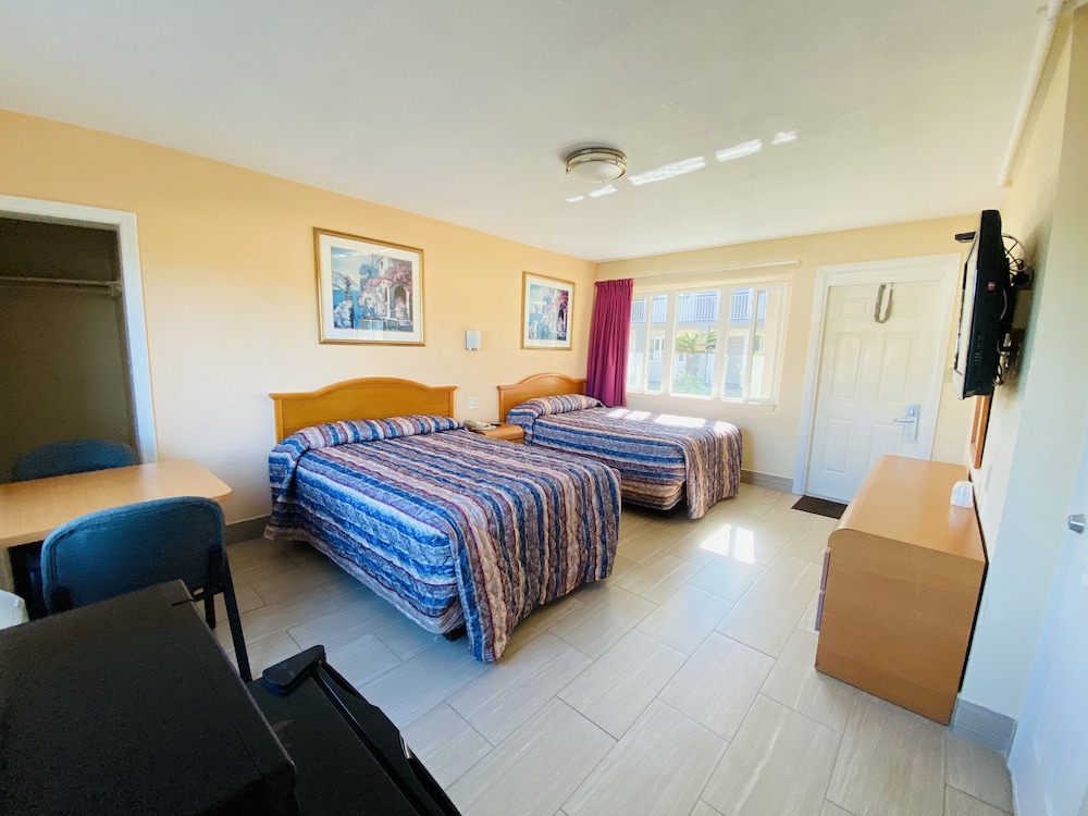 Standard Room, 2 Double Beds - Photo 2