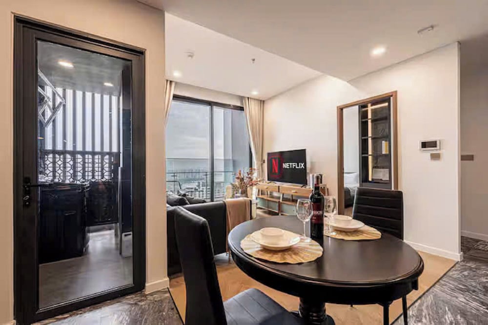 Grand Suite, 1 Bedroom, Club Lounge Access, City View photo 2