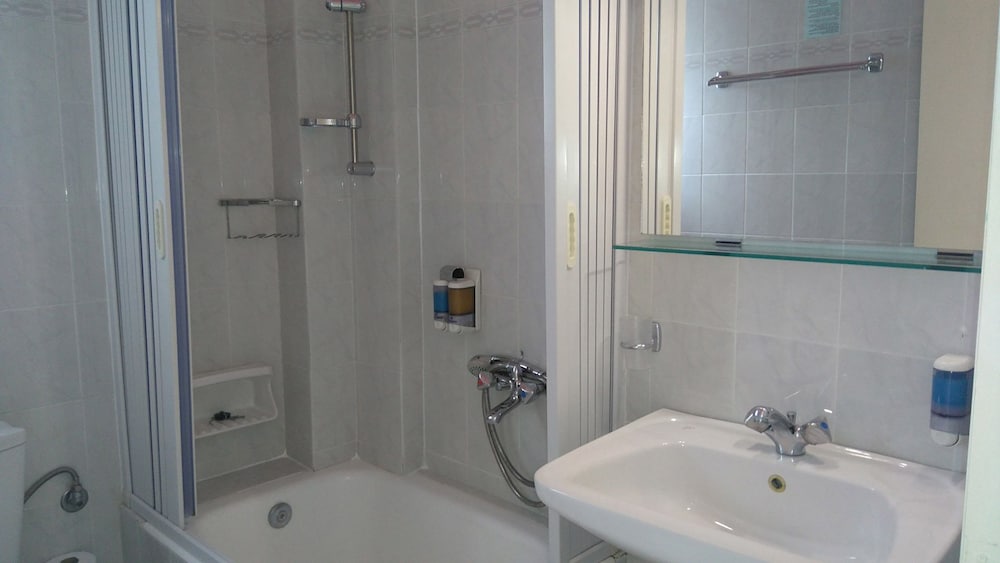 Double or Twin Room, Partial Sea View - Photo 3