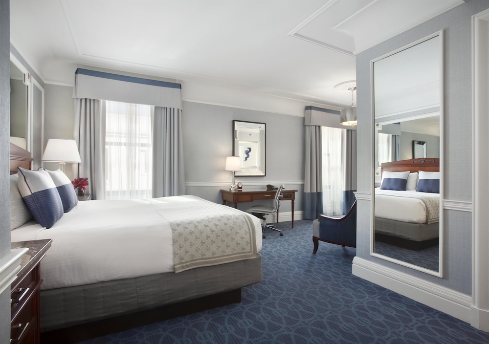 STUDIO SUITE 1 King - 415sf, 38sm -  Spacious room featuring a comfortable sitting area - Photo 1