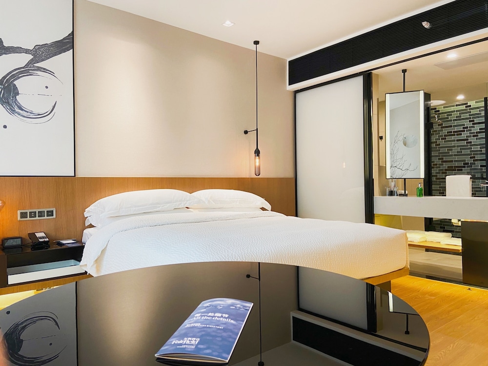 Standard Room, 1 King Bed, City View - Photo 8