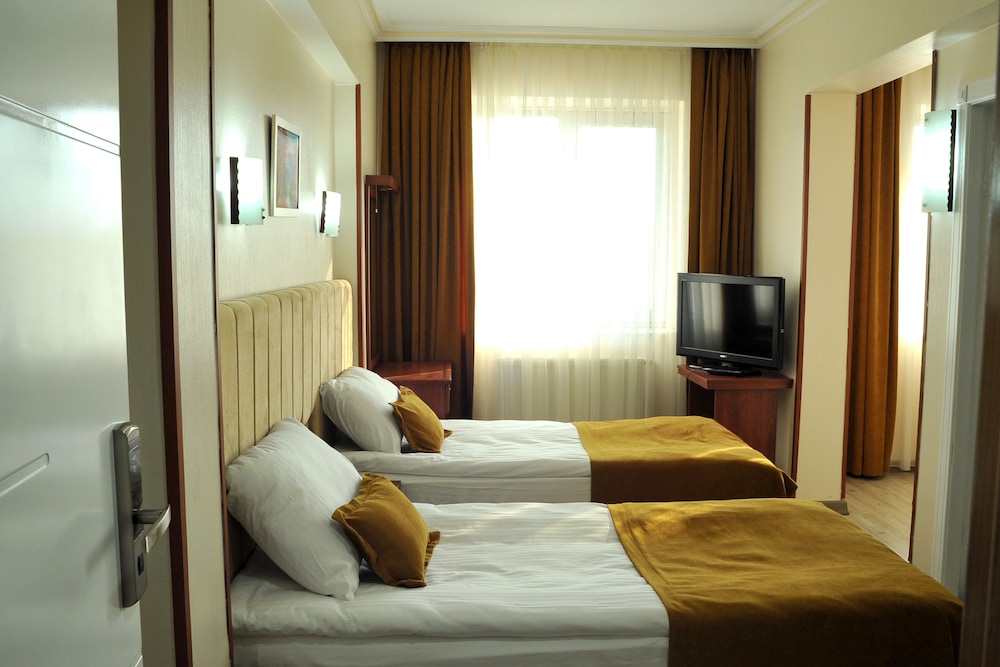 Economy Twin Room photo 1