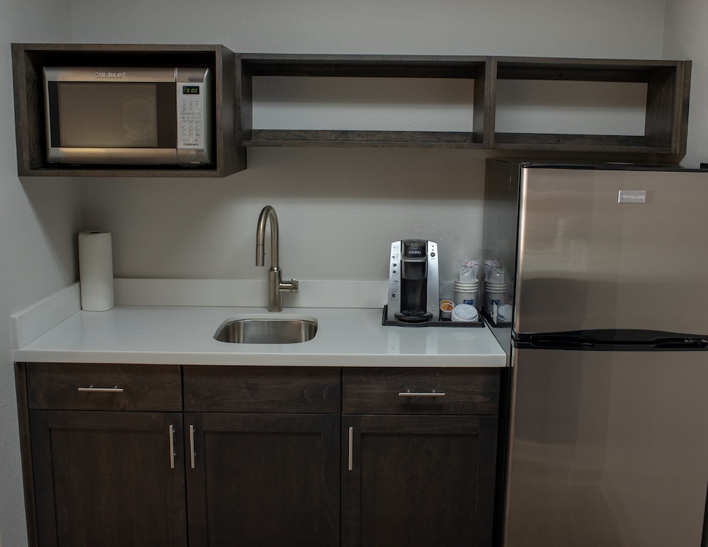 Suite, 1 King Bed, Accessible (Mobility Tub) - Photo 7