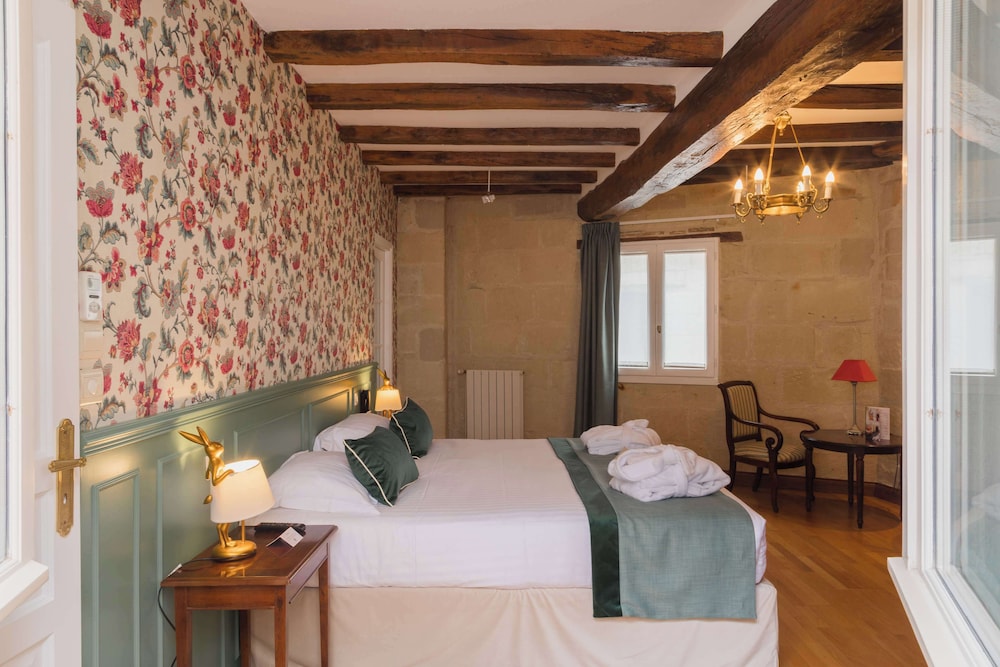 Suite, Multiple Beds, Non Smoking - Photo 1
