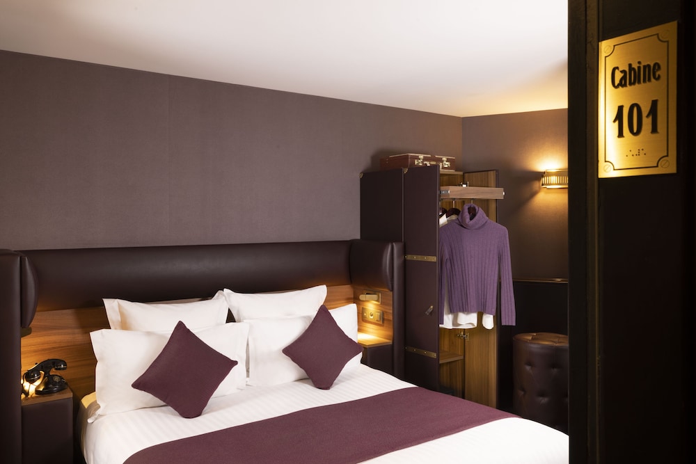 Hotel Whistler bedroom photo