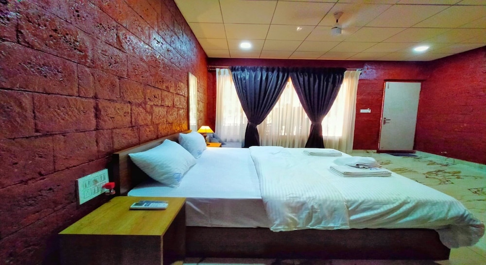 Deluxe Family Room - Photo 12