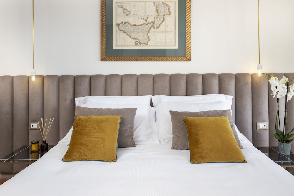 Deluxe Room, Sea View (Sea and Etna View  Multiple Beds) - Photo 4
